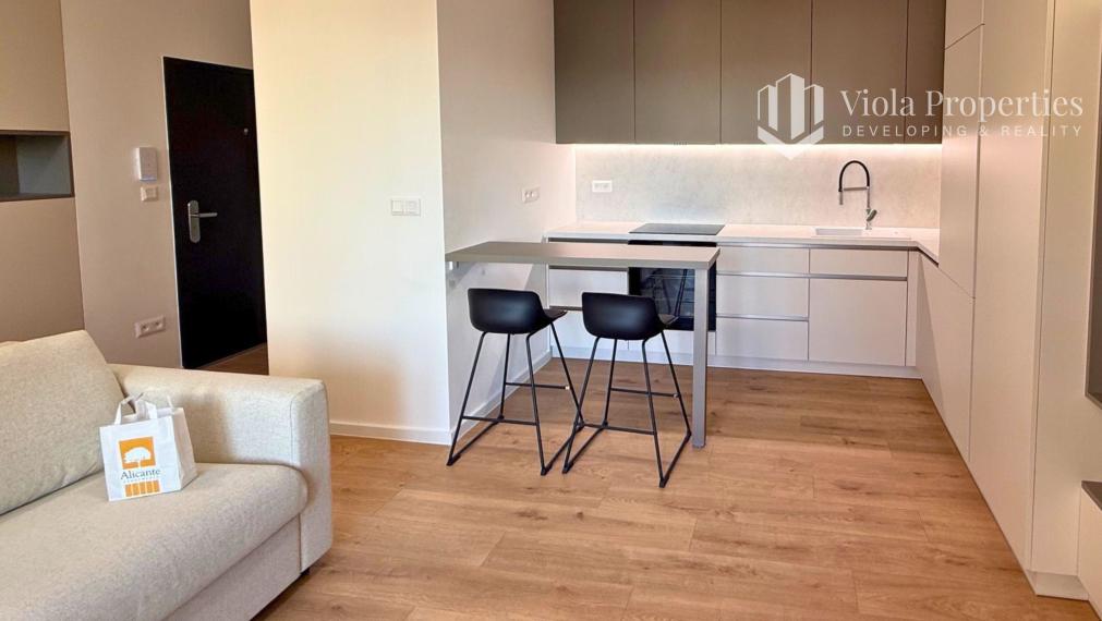 ZARIADENÝ 1i byt s najkrajším výhľadom a s parkovaním v cene