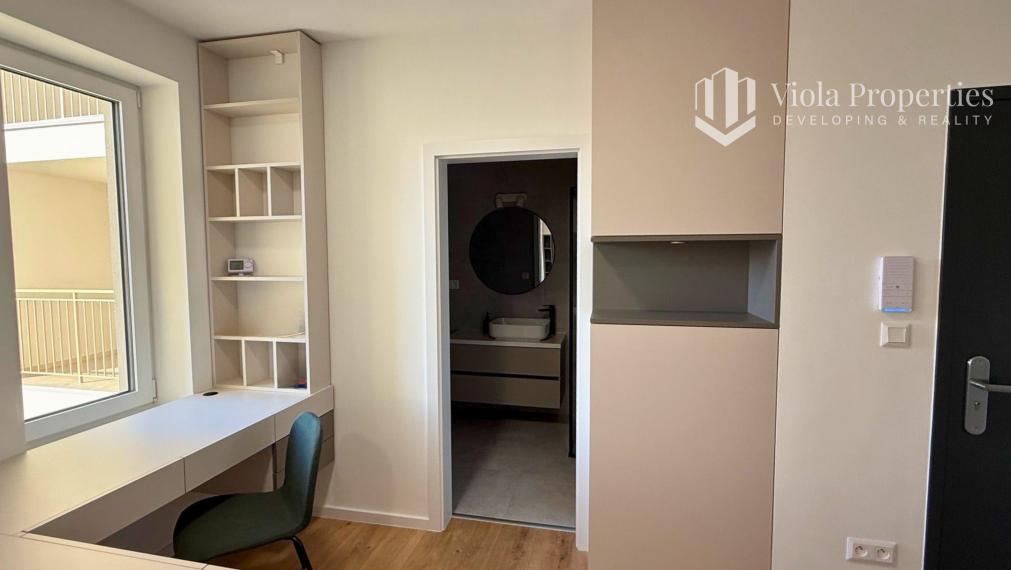 ZARIADENÝ 1i byt s najkrajším výhľadom a s parkovaním v cene