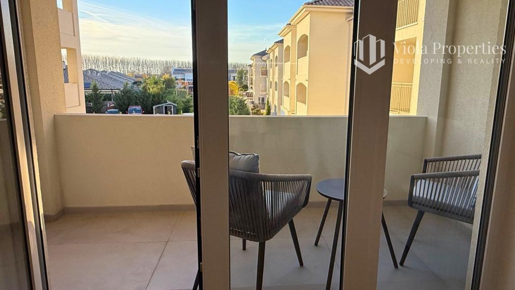 ZARIADENÝ 1i byt s najkrajším výhľadom a s parkovaním v cene