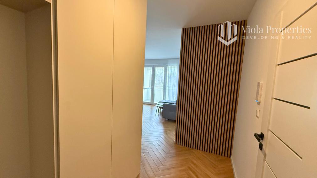 Elegantný 2-izbový byt s terasou | Parkovanie v cene, top lokalita