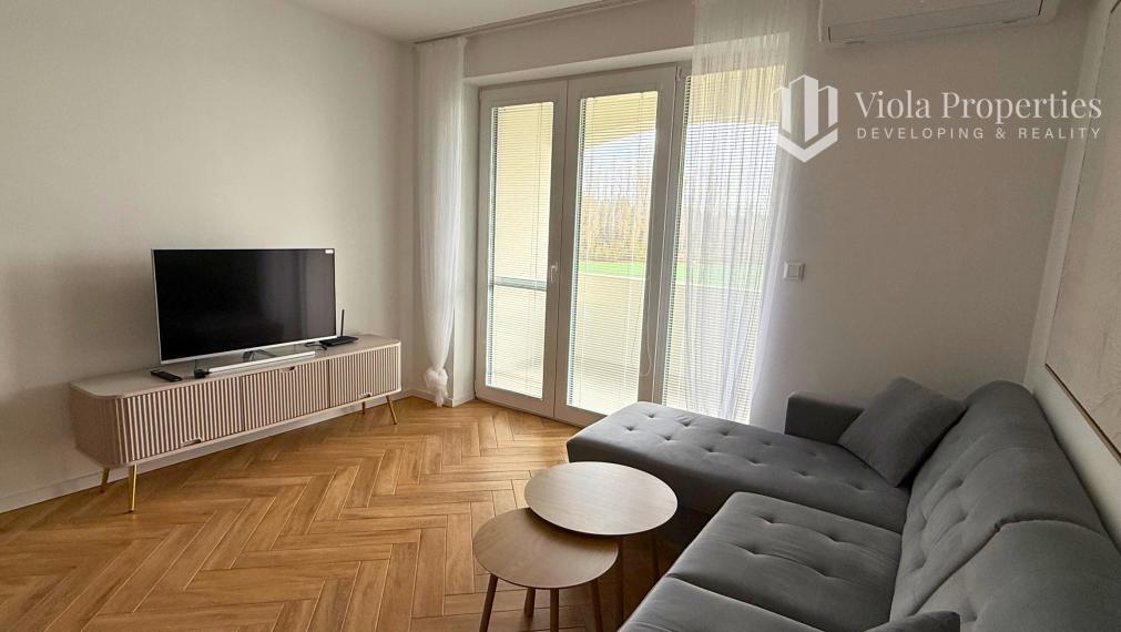 Elegantný 2-izbový byt s terasou | Parkovanie v cene, top lokalita