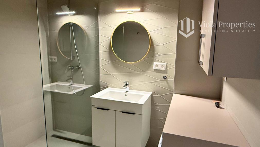 Elegantný 2-izbový byt s terasou | Parkovanie v cene, top lokalita