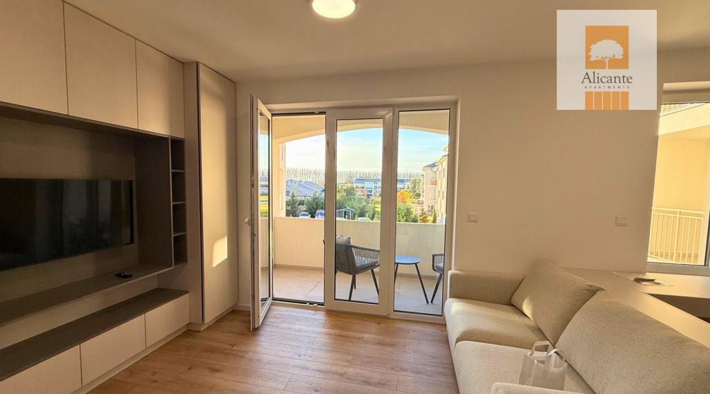 ZARIADENÝ 1i byt s najkrajším výhľadom a s parkovaním v cene