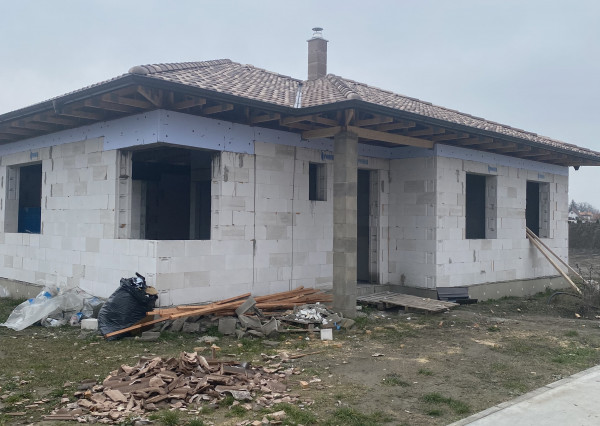 4-i RD S VÝBORNOU DOSTUPNOSŤOU V SLEPEJ ULICI - HOLICE