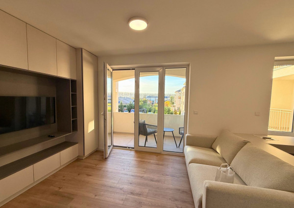 ZARIADENÝ 1i byt s najkrajším výhľadom a s parkovaním v cene