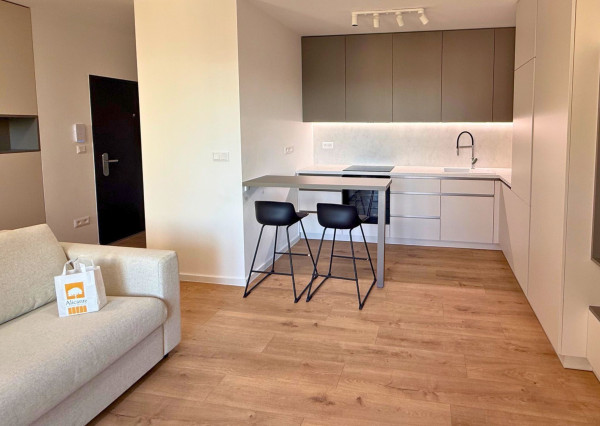 ZARIADENÝ 1i byt s najkrajším výhľadom a s parkovaním v cene