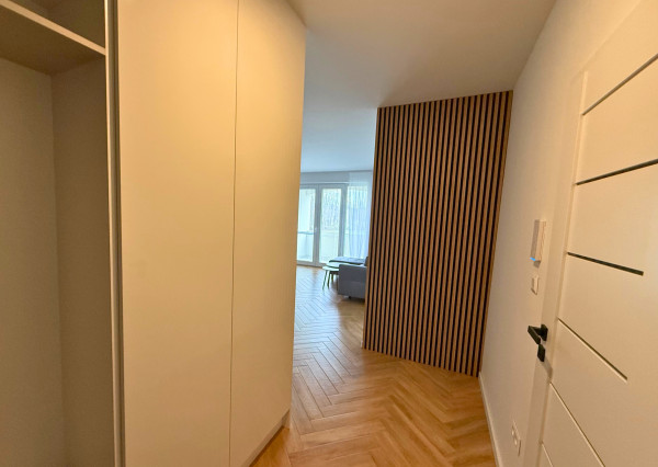 Elegantný 2-izbový byt s terasou | Parkovanie v cene, top lokalita