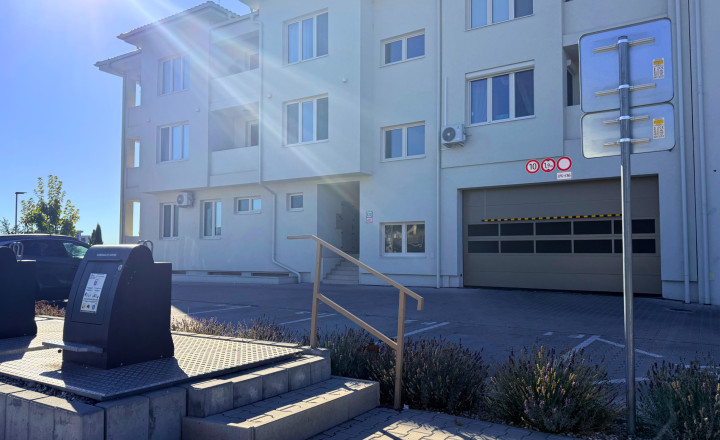 4i byt s dvoma terasami a s parkovaním v podzemnej garáži - fotografia 12